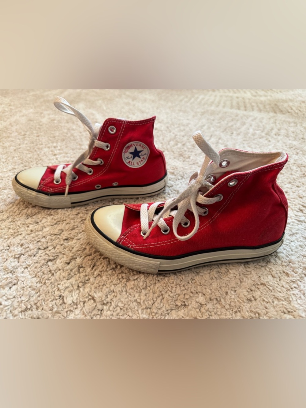 Converse Chuck Taylor All-Star High Top in Red size 1.5 youth in EUC!